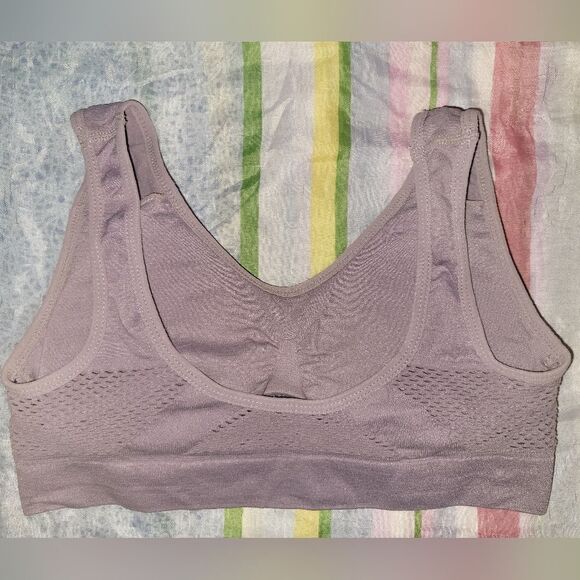 Sports bra no wires and straps are com - Picture 3 of 3